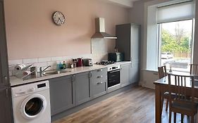 5 Minutes From Loch Lomond - Newly Renovated Ground Floor 1-Bed Flat